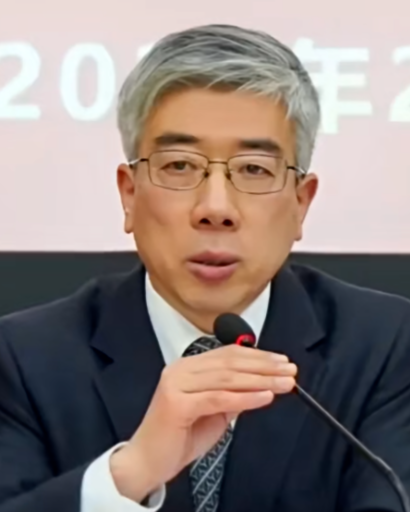 吴益平的照片