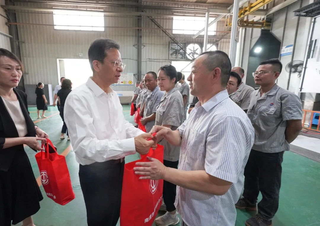 书记慰问.jpg