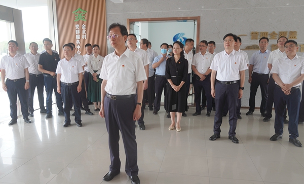 6月30日，市委常委、区委书记张建华在金沙街道金北村实地调研党建引领基层治理的经验做法。徐浩翔 摄.jpg