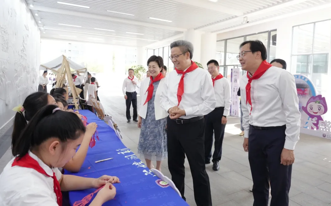 吴书记六一儿童节看望儿童(14792716)-20250529182939.jpg